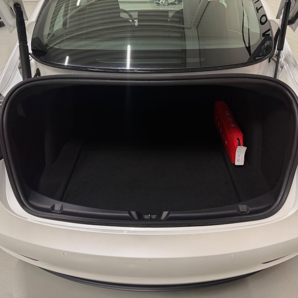 Tesla Model 3 Long Range AWD 4d