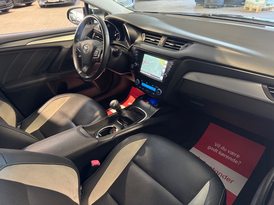 Toyota Avensis 1,8 VVT-i T1 Touring Sports 5d