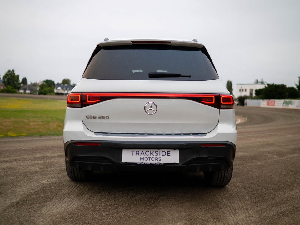 Mercedes EQB250 AMG Line 5d