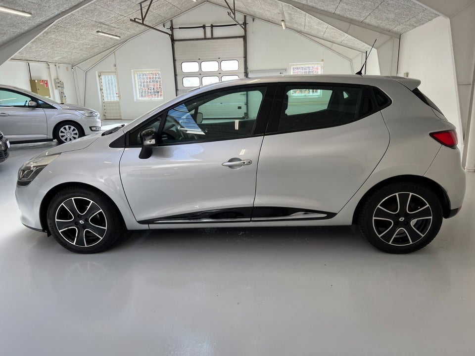 Renault Clio IV 0,9 TCe 90 Expression 5d