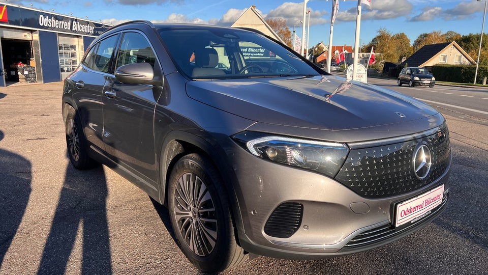 Mercedes EQA300 4Matic 5d