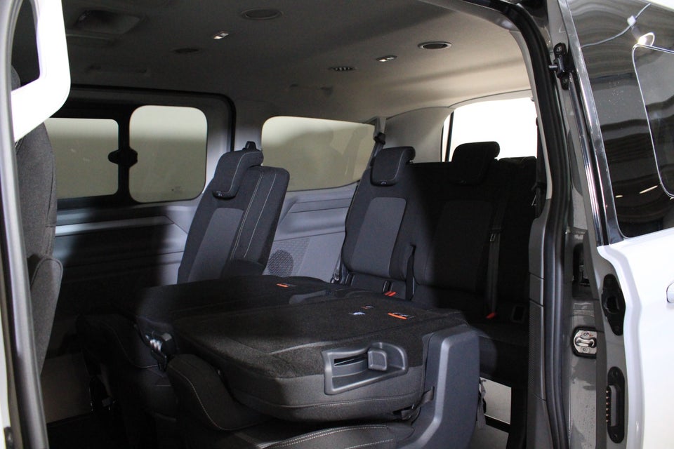 VW e-Caravelle 64 Style SWB