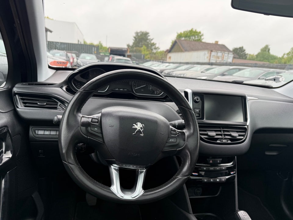 Peugeot 208 1,2 VTi 82 Allure Sky 5d