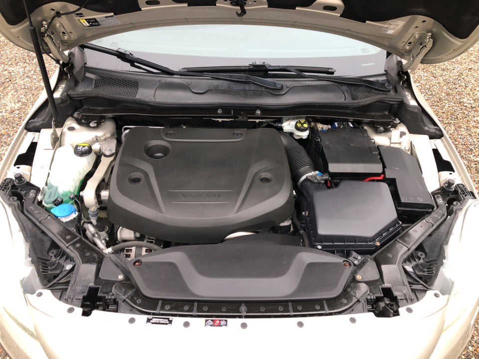 Volvo V40 CC 2,0 D2 120 Momentum 5d