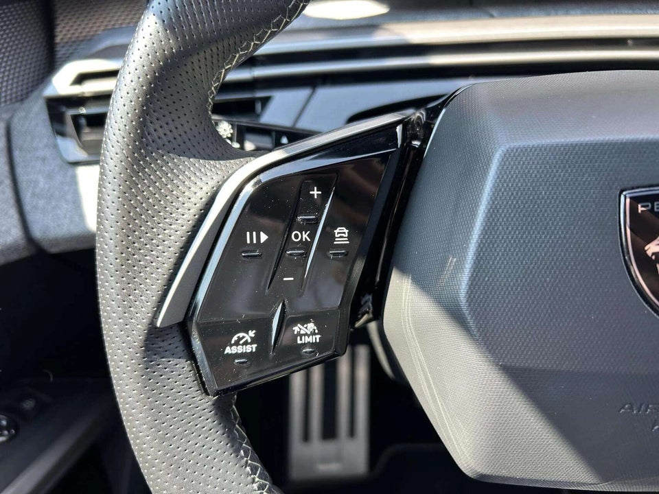 Peugeot e-3008 77 GT 5d