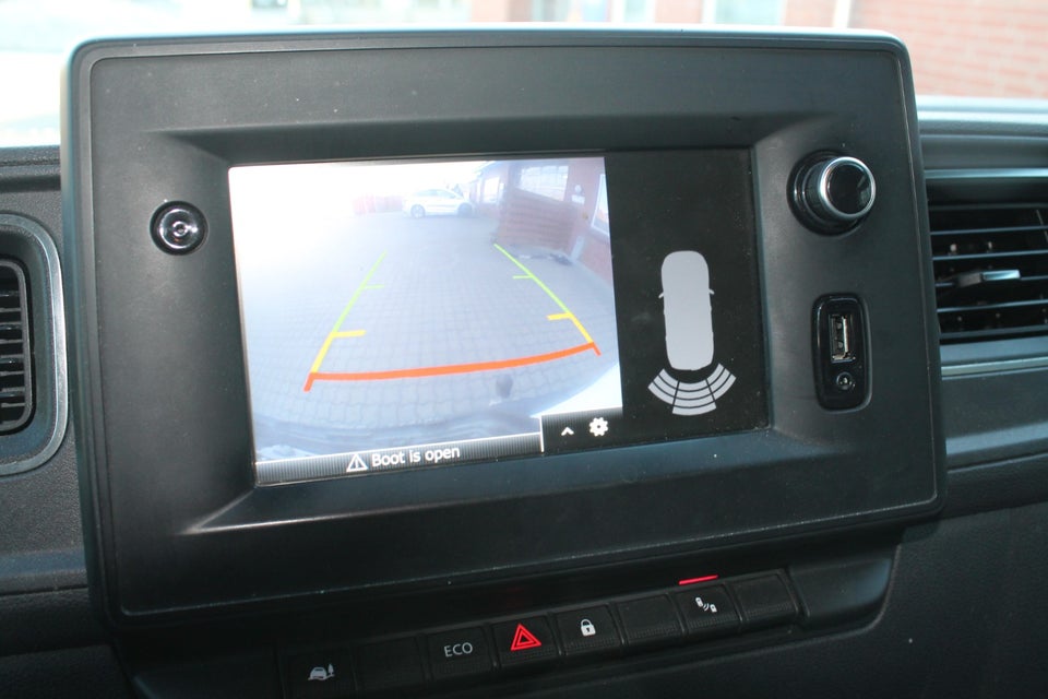 Renault Master IV T33 2,3 dCi 135 L2H2 Kassevogn