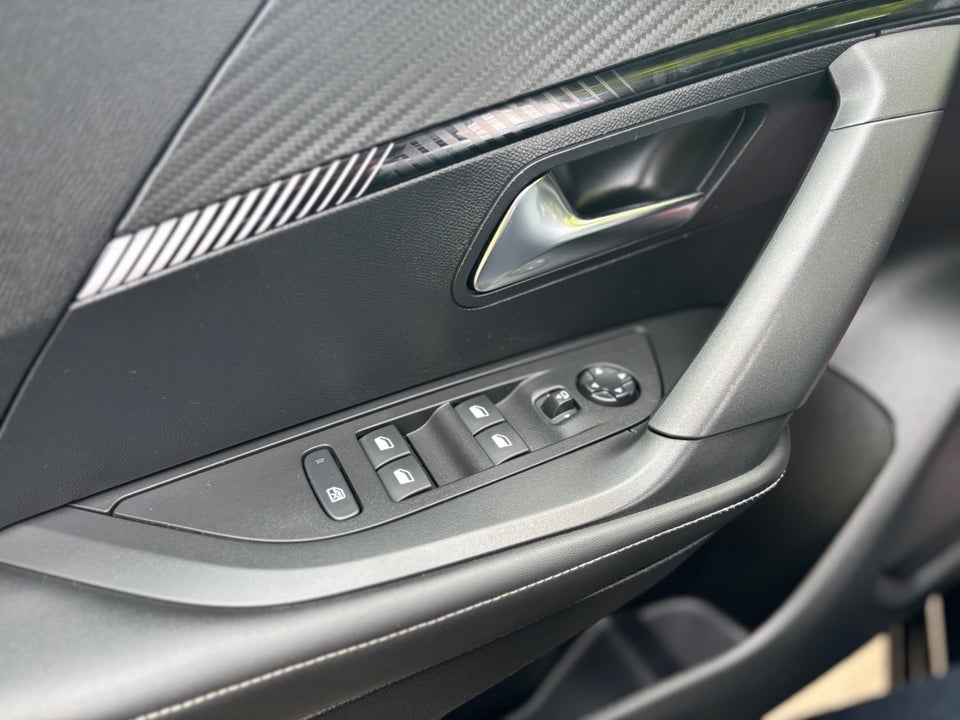 Peugeot 2008 1,2 PureTech 130 Allure EAT8 5d
