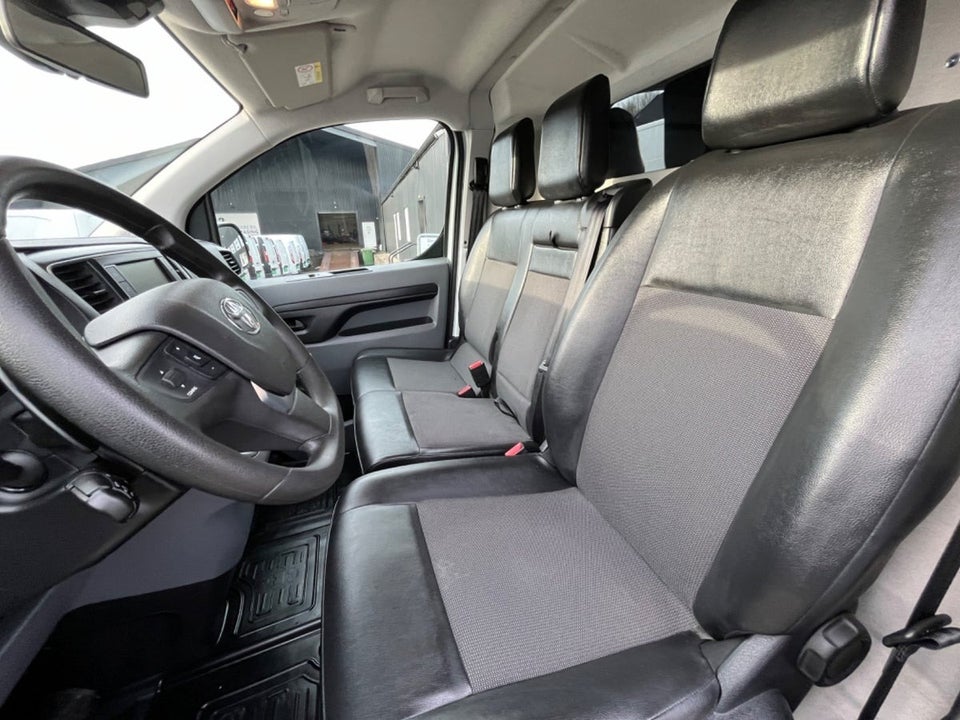 Toyota ProAce 2,0 D 122 Medium Comfort Master aut. 5d
