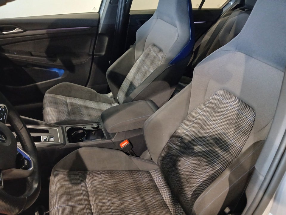 VW Golf VIII 1,4 GTE DSG 5d