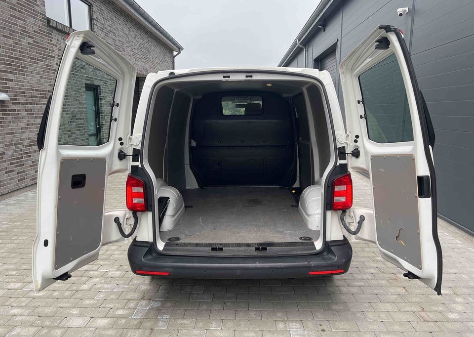 VW Transporter 2,0 TDi 150 Kassevogn DSG kort