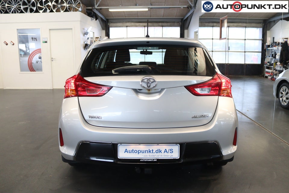 Toyota Auris 1,4 D-4D T2 5d