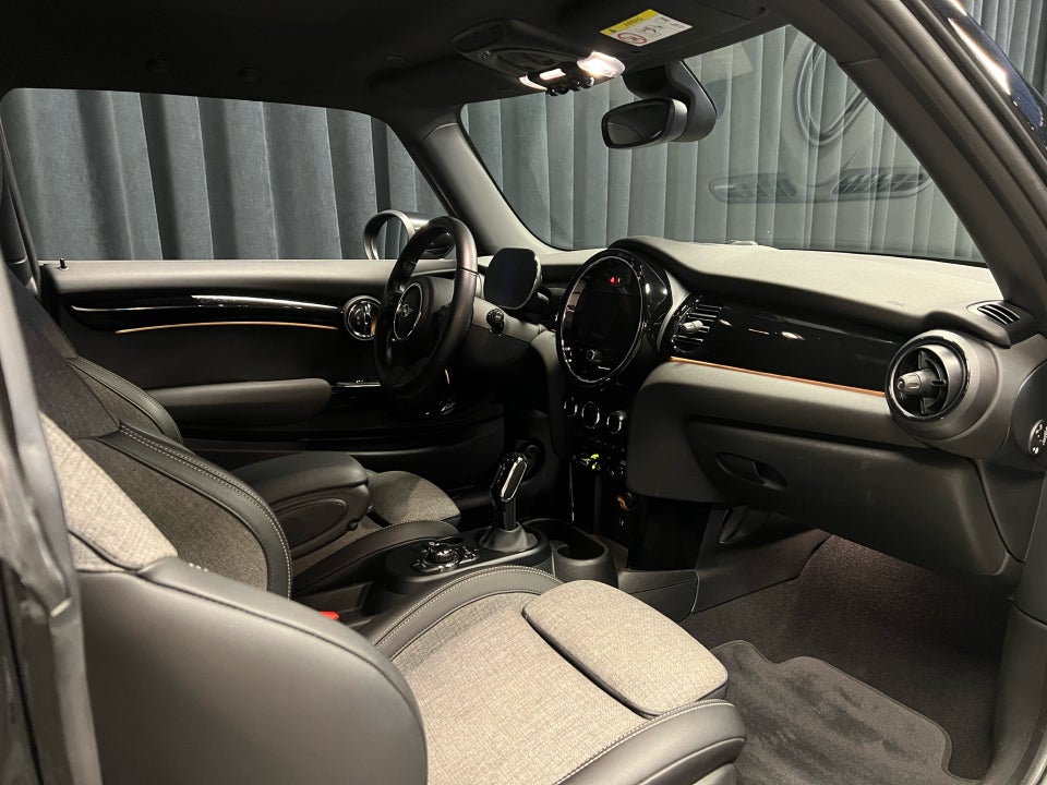 MINI Cooper SE Essential 3d