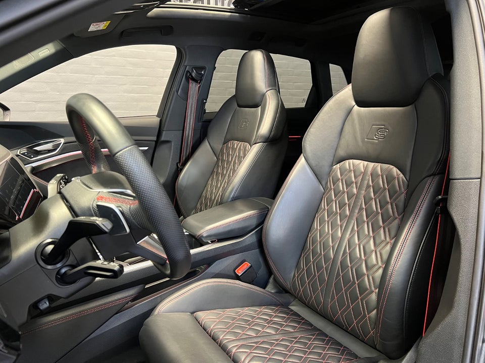 Audi Q8 e-tron 55 S-line quattro 5d