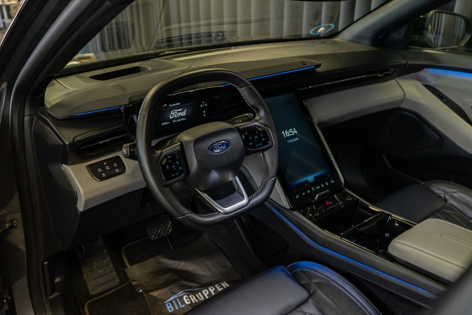 Ford Explorer 77 Premium Extended Range 5d