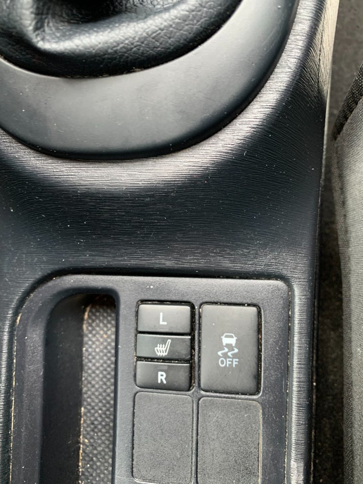 Toyota Yaris 1,0 VVT-i T1 5d