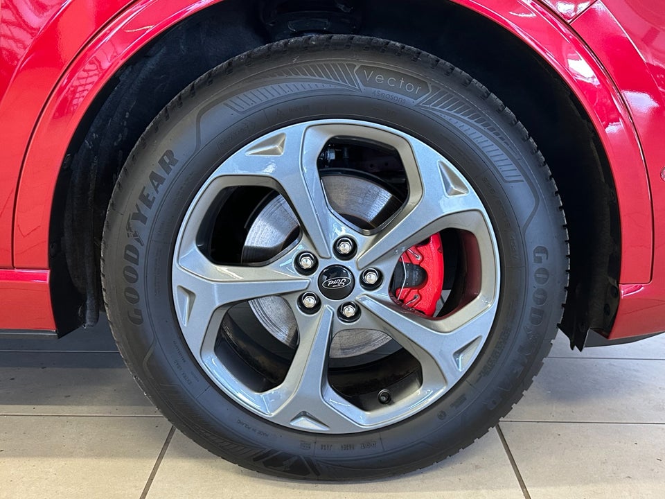 Ford Kuga 2,5 HEV ST-Line X CVT 5d