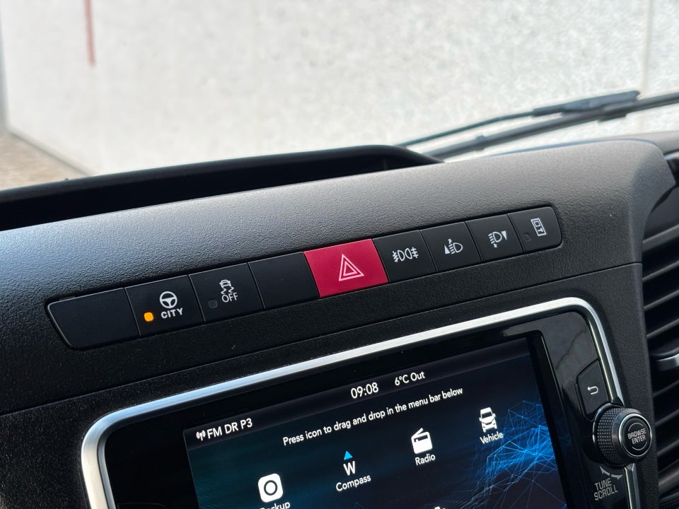 Iveco Daily 3,0 35S18 4100mm Box m/lift AG8