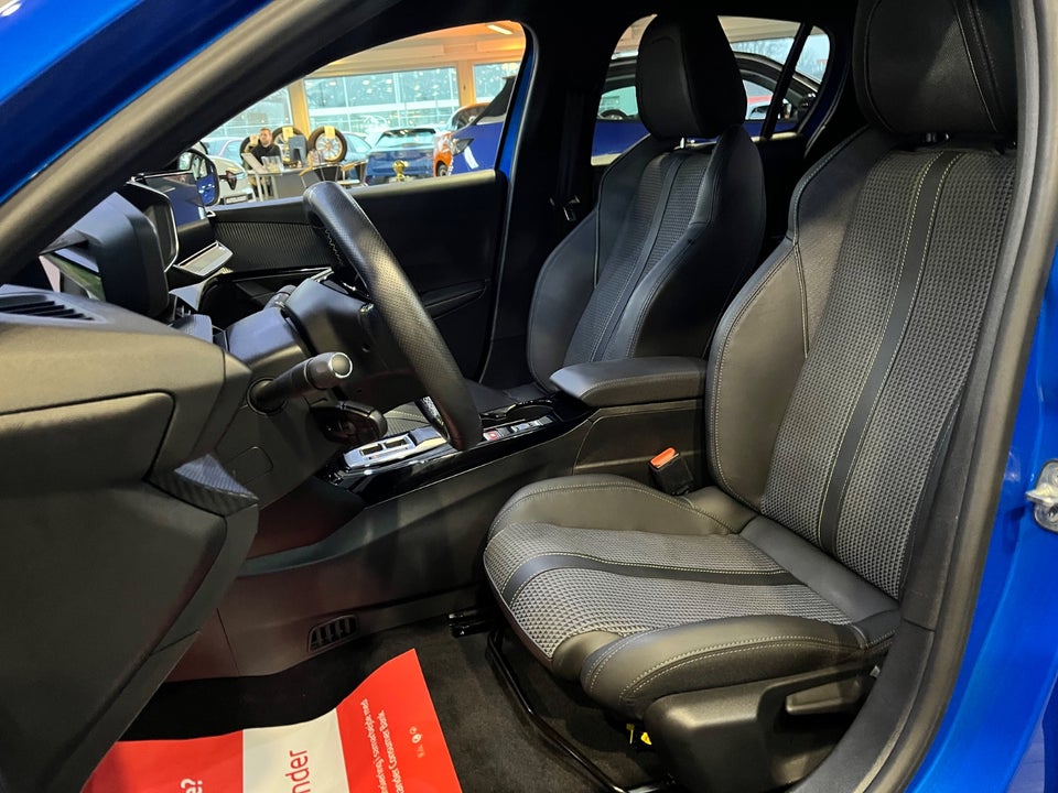 Peugeot e-208 50 GT 5d