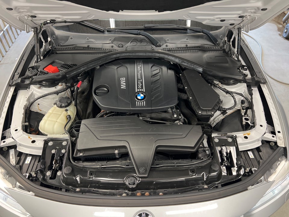 BMW 320d 2,0 Touring aut. 5d