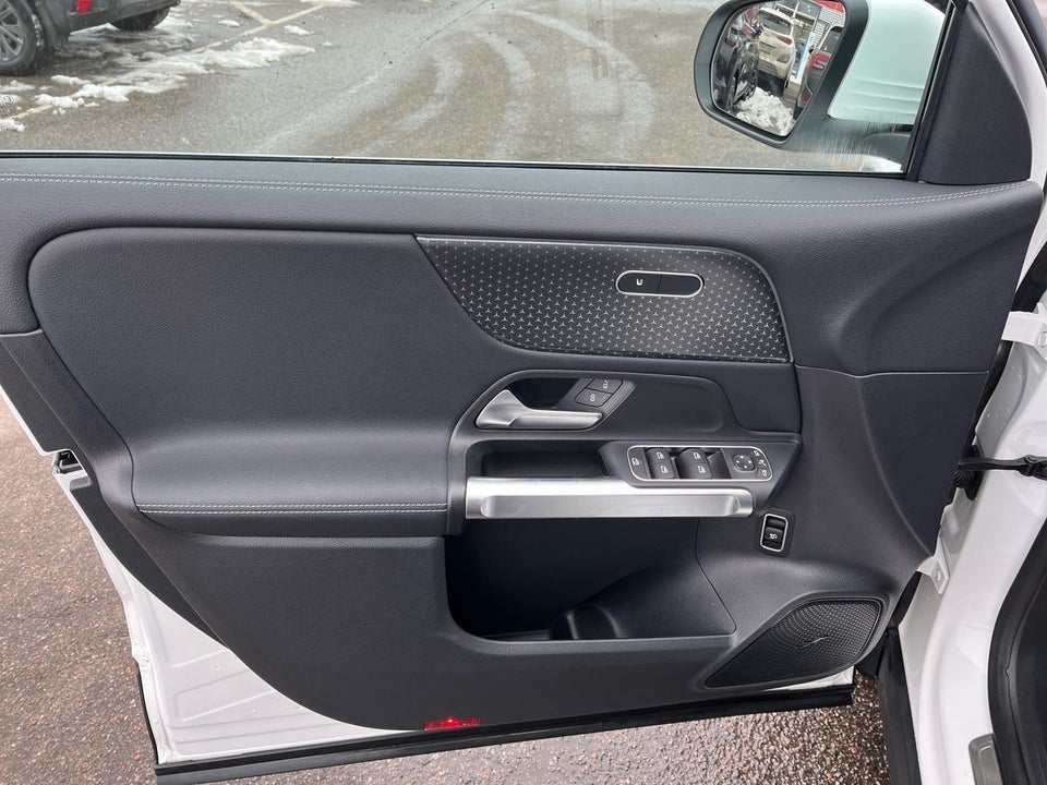 Mercedes EQB300 Progressive Advance Plus 4Matic 5d