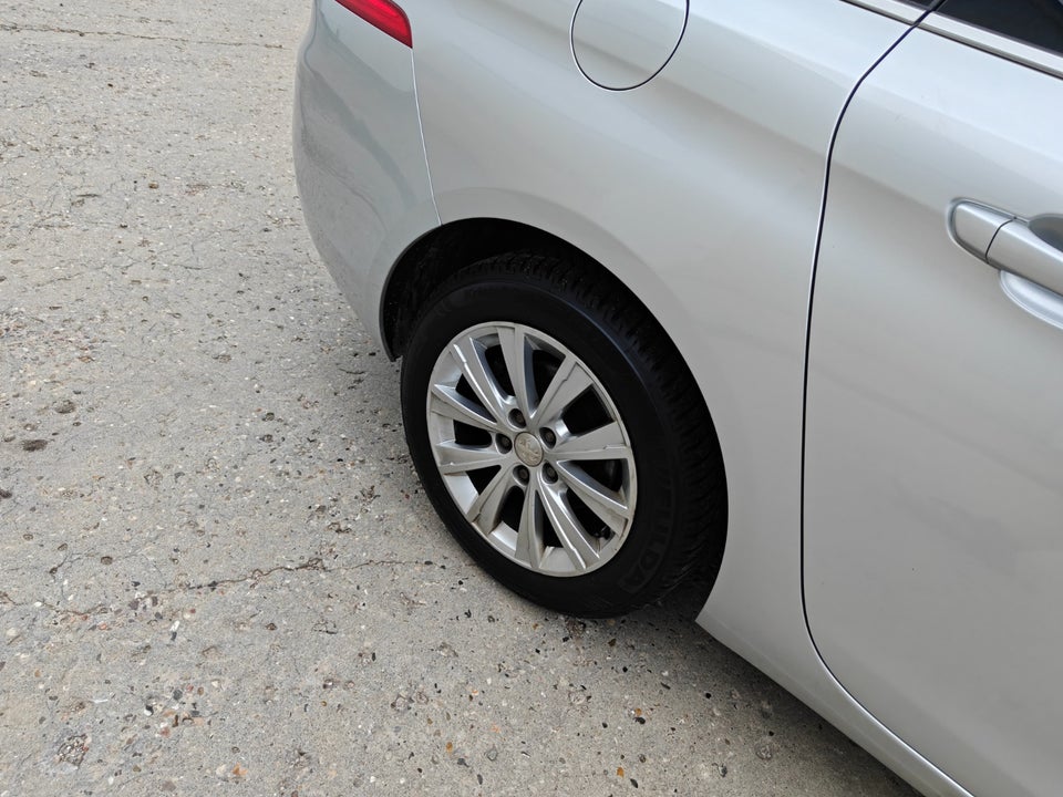 Peugeot 308 1,6 BlueHDi 120 Style Limited SW 5d