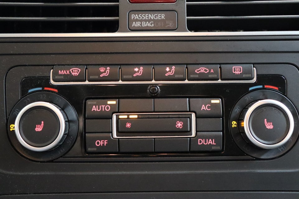 VW Touran 1,6 TDi 105 Comfortline BMT 7prs 5d