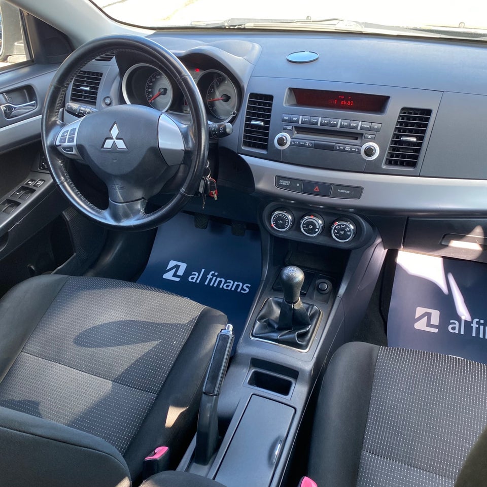 Mitsubishi Lancer 1,5 Invite SportBack 5d