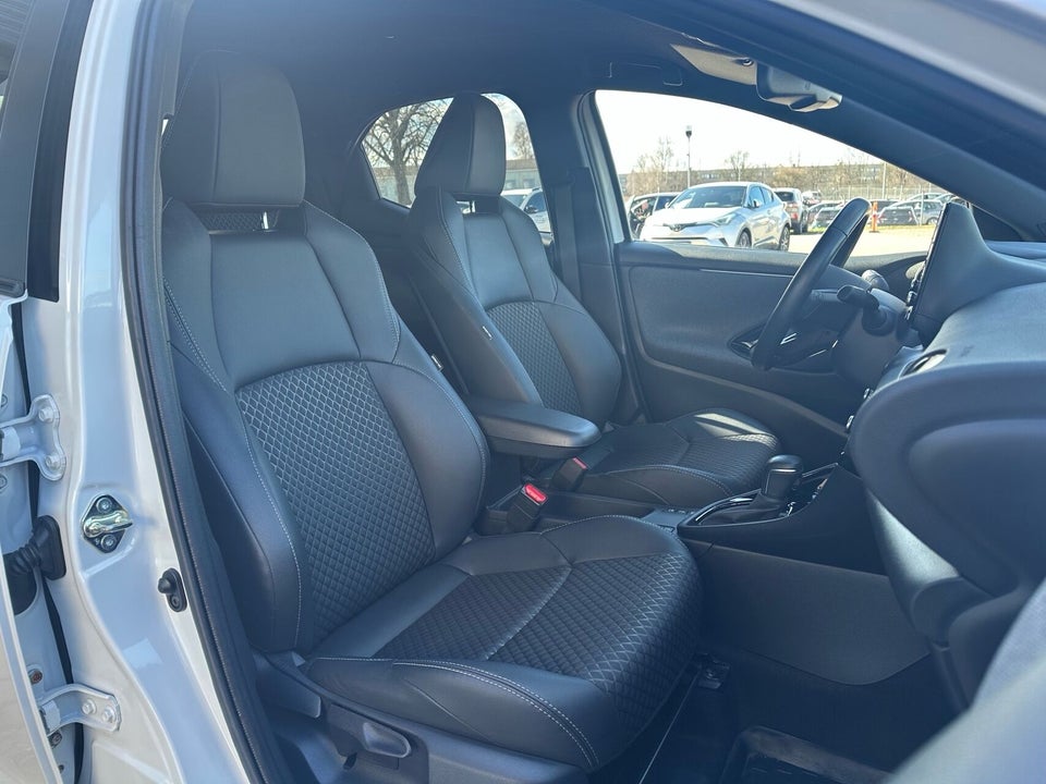 Toyota Yaris 1,5 Hybrid H3 Style e-CVT 5d