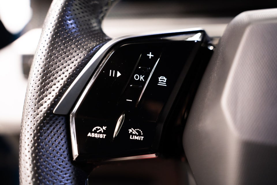 Peugeot e-3008 77 GT 5d