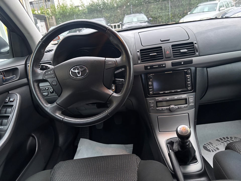 Toyota Avensis 2,0 D-4D Sol stc. 5d