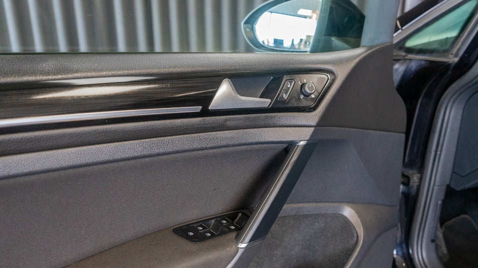 VW Golf VII 2,0 TDi 150 Highline Variant DSG 5d