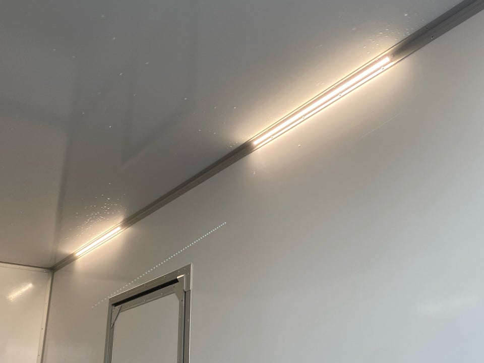 Iveco Daily 3,0 35S18 4100mm Box m/lift AG8