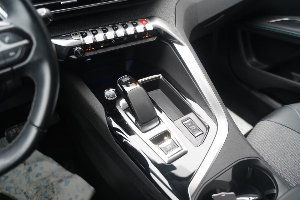 Peugeot 3008 1,6 Hybrid Allure Pack EAT8 5d