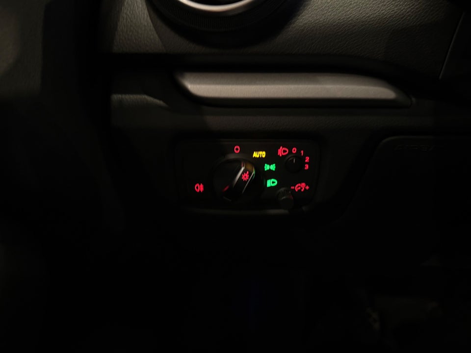 Audi A3 1,6 TDi 110 Ultra Attraction 4d