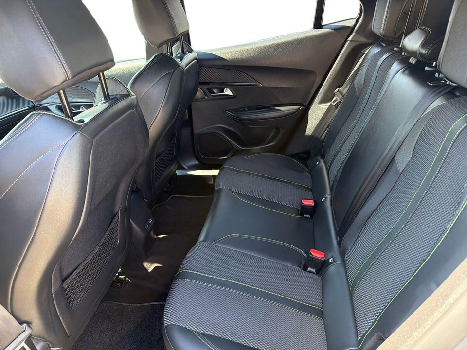 Peugeot e-2008 54 GT 5d