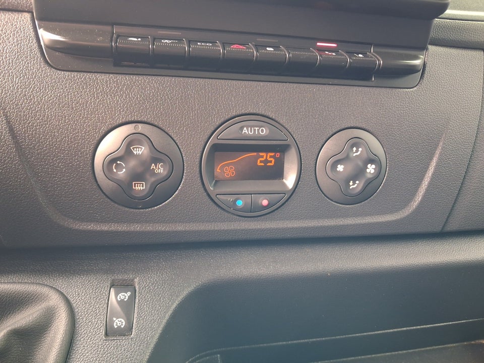 Nissan NV400 2,3 dCi 150 L2H2 Kassevogn