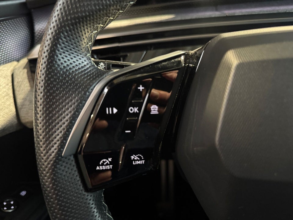 Peugeot e-3008 101 GT 5d