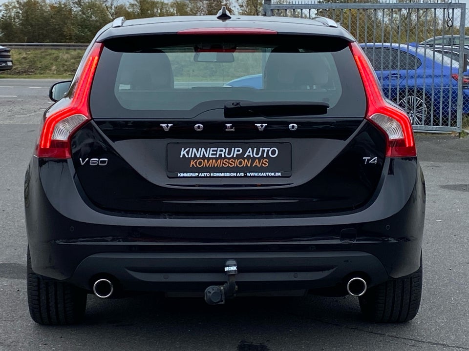Volvo V60 1,6 T4 180 Summum aut. 5d