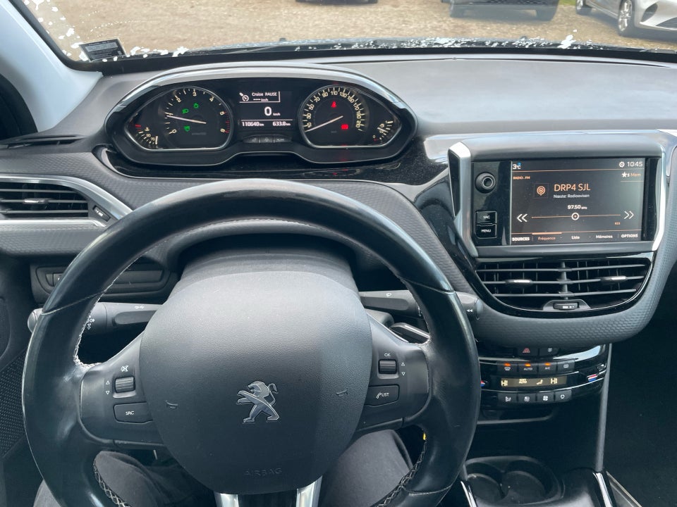 Peugeot 2008 1,5 BlueHDi 100 Prestige Sky 5d