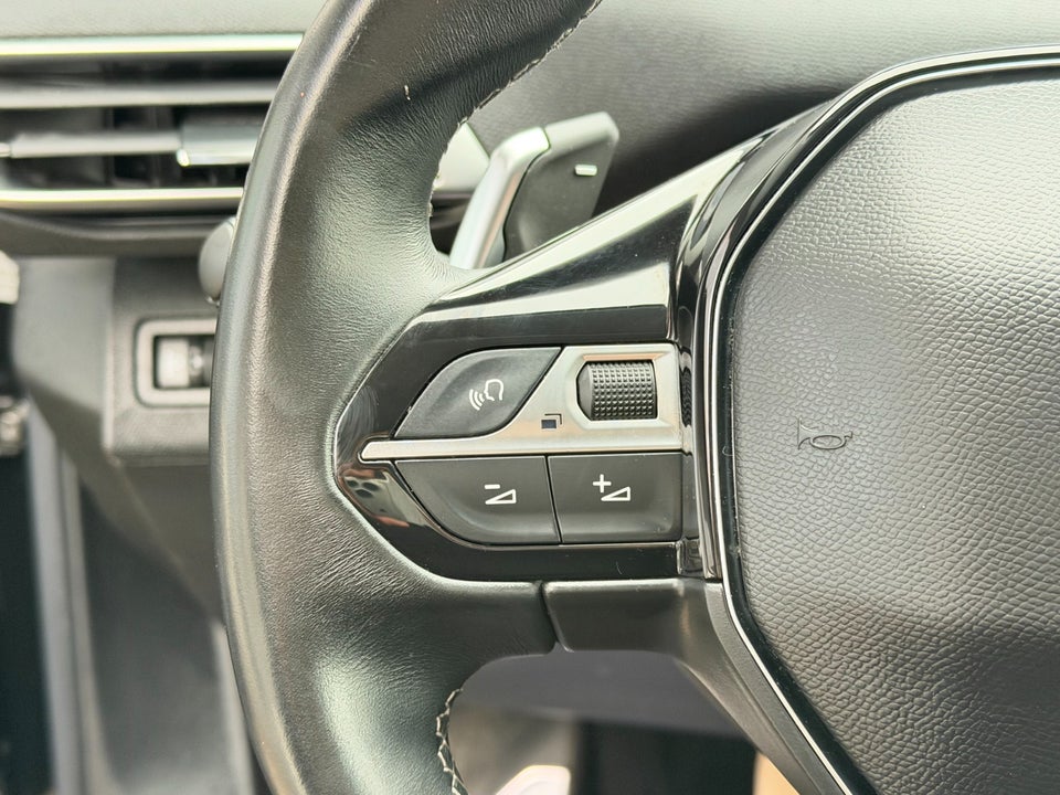 Peugeot 3008 1,6 Hybrid Allure Limited EAT8 5d