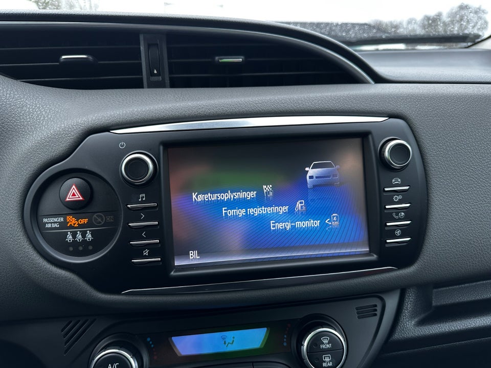 Toyota Yaris 1,5 Hybrid CHIC e-CVT Van 5d