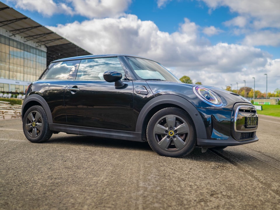 MINI Cooper SE Essential 3d