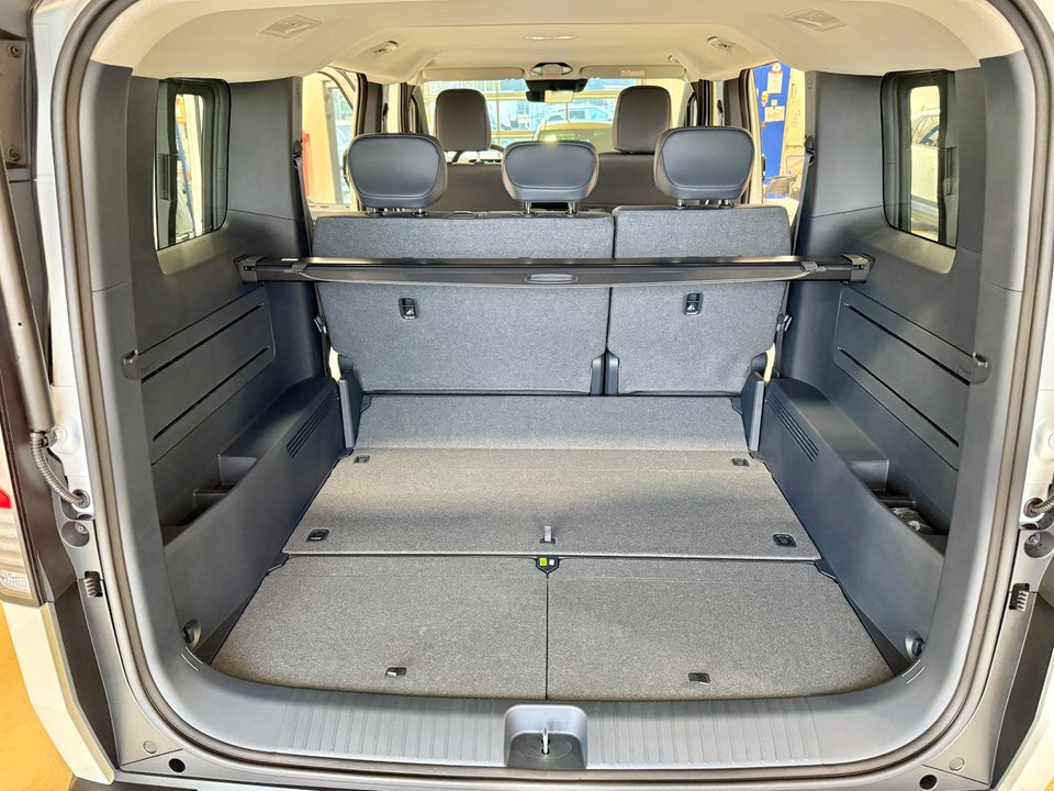 Kia PV5 71 Long Range Upgrade 5d