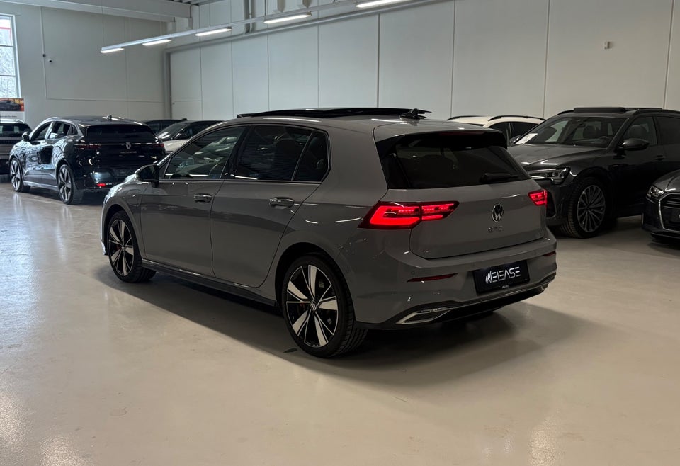 VW Golf VIII 1,4 GTE DSG 5d