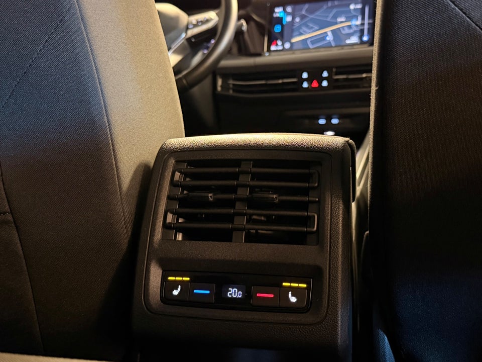 VW Golf VIII 1,5 eTSi 150 1st Edition DSG 5d