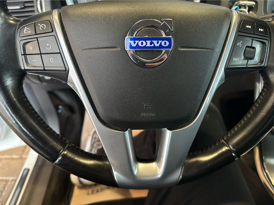 Volvo V60 2,0 D4 181 Momentum Drive-E 5d