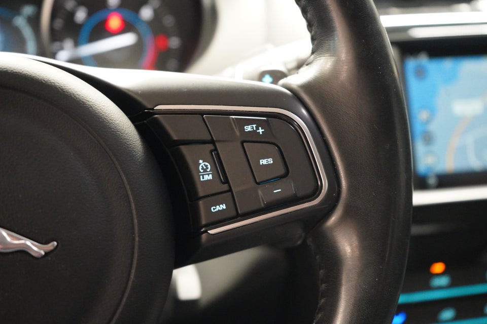 Jaguar F-Pace 2,0 D180 Pure aut. 5d