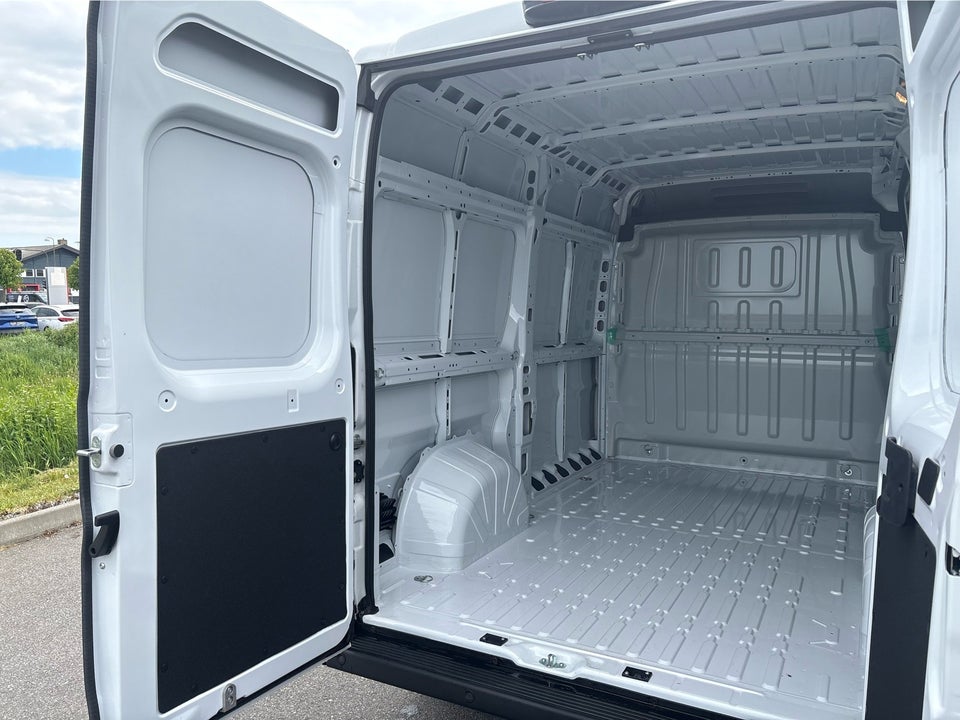 Peugeot Boxer 435 2,2 BlueHDi 165 L2H2 Premium