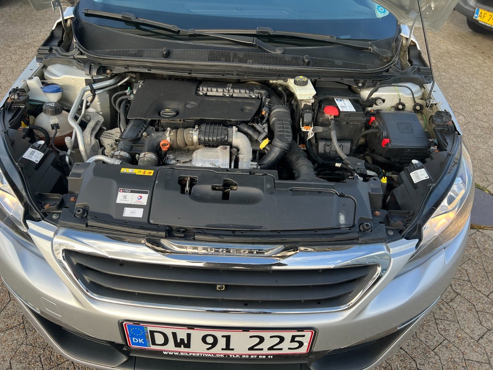 Peugeot 308 1,6 BlueHDi 120 Collection SW 5d