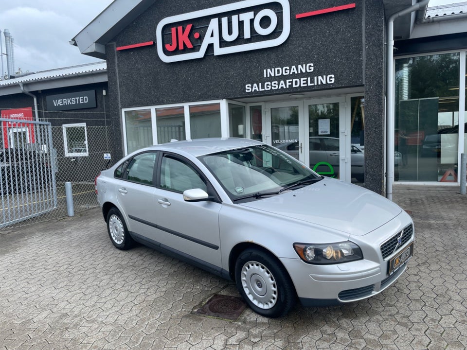 Volvo S40 1,6  4d